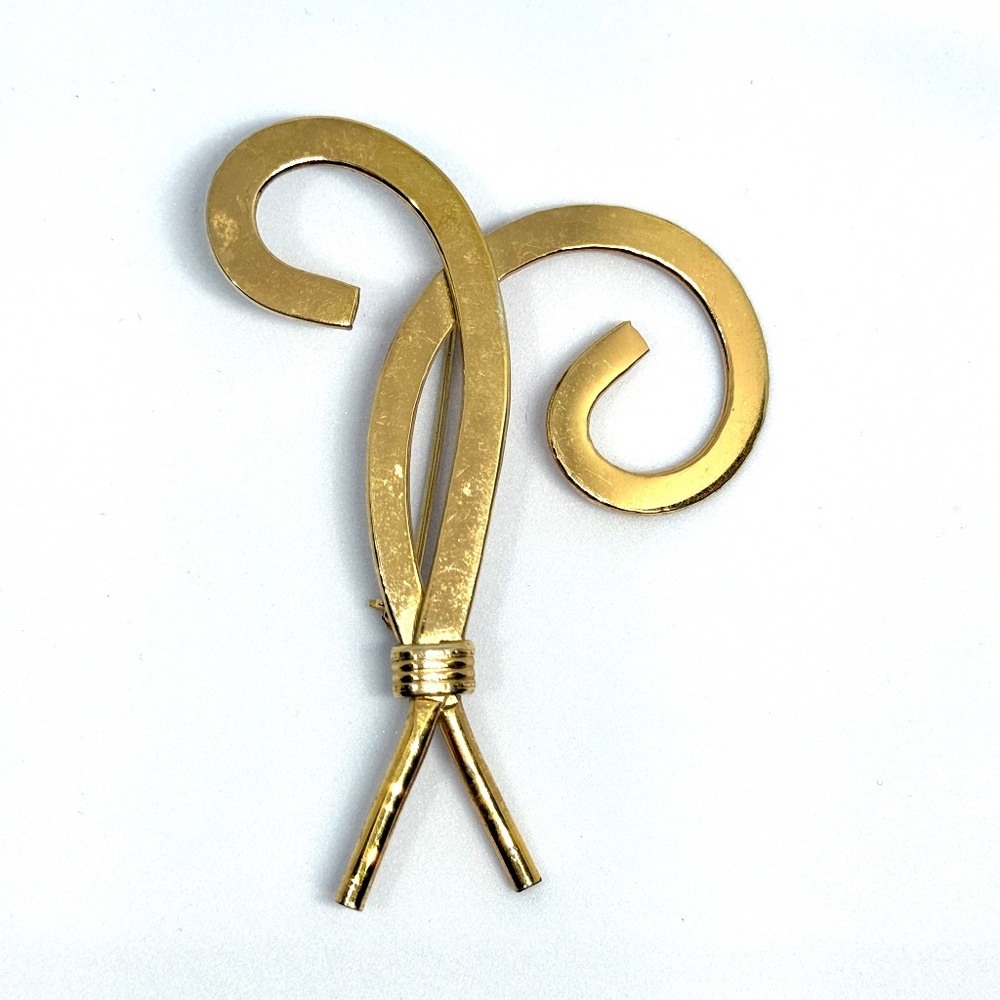 Gold‎ Metal Brooch